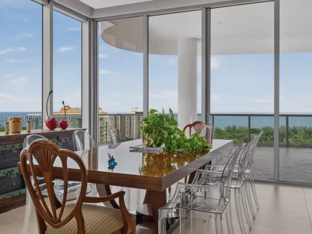 3-bedroom condo for sale in Fort Lauderdale - 920 Intracoastal Dr PH2 - MondialRealty