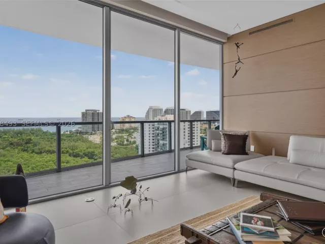 3-bedroom condo for sale in Fort Lauderdale - 920 Intracoastal Dr PH2 - MondialRealty
