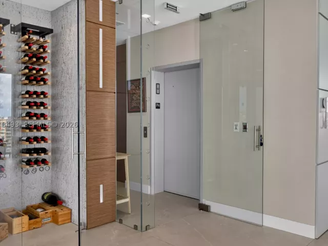 3-bedroom condo for sale in Fort Lauderdale - 920 Intracoastal Dr PH2 - MondialRealty