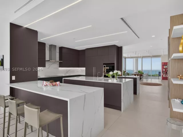 3-bedroom condo for sale in Fort Lauderdale - 920 Intracoastal Dr PH2 - MondialRealty