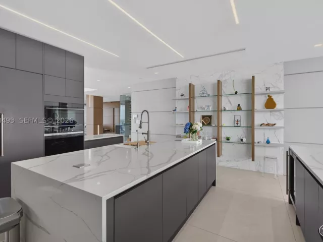3-bedroom condo for sale in Fort Lauderdale - 920 Intracoastal Dr PH2 - MondialRealty