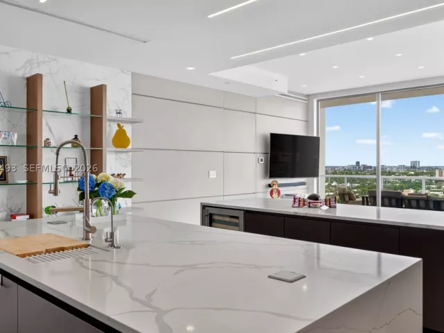3-bedroom condo for sale in Fort Lauderdale - 920 Intracoastal Dr PH2 - MondialRealty