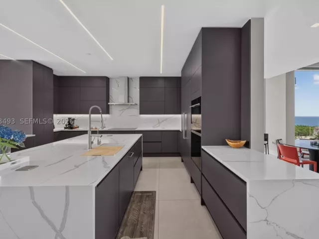 3-bedroom condo for sale in Fort Lauderdale - 920 Intracoastal Dr PH2 - MondialRealty