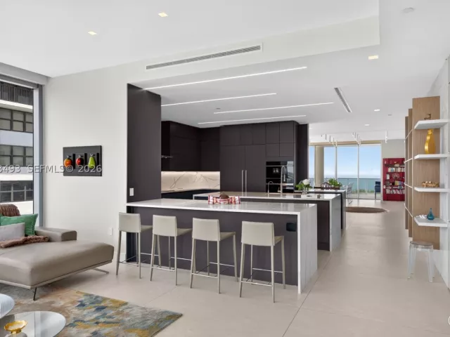 3-bedroom condo for sale in Fort Lauderdale - 920 Intracoastal Dr PH2 - MondialRealty