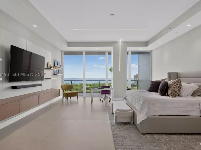 3-bedroom condo for sale in Fort Lauderdale - 920 Intracoastal Dr PH2 - MondialRealty