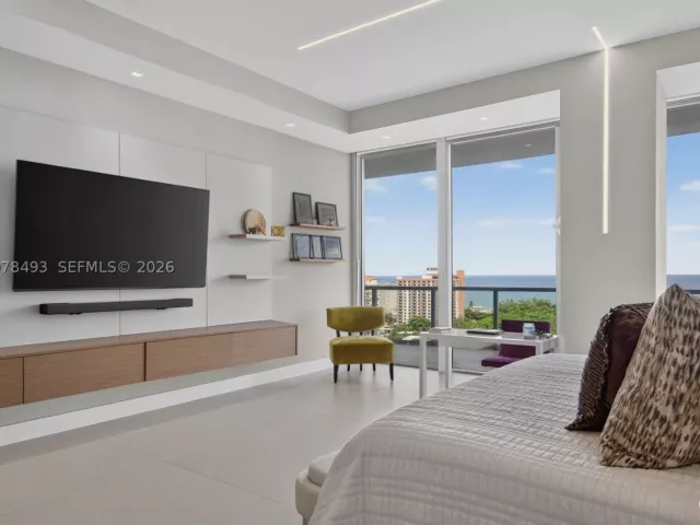 3-bedroom condo for sale in Fort Lauderdale - 920 Intracoastal Dr PH2 - MondialRealty
