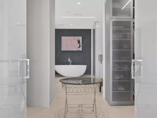 3-bedroom condo for sale in Fort Lauderdale - 920 Intracoastal Dr PH2 - MondialRealty
