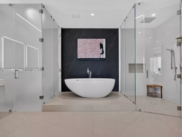 3-bedroom condo for sale in Fort Lauderdale - 920 Intracoastal Dr PH2 - MondialRealty