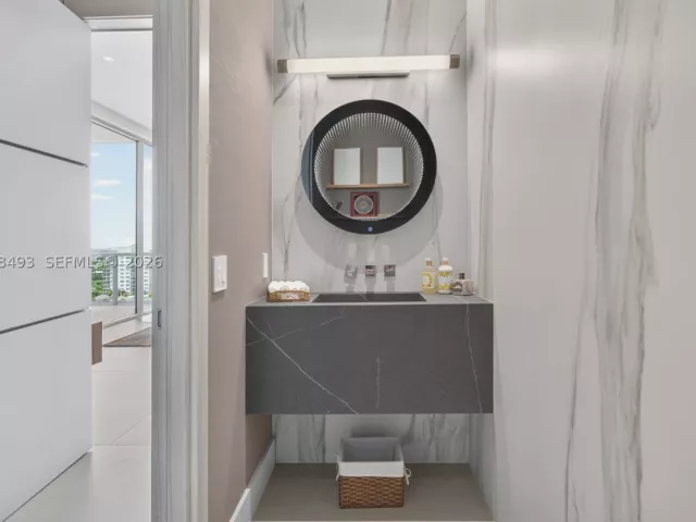3-bedroom condo for sale in Fort Lauderdale - 920 Intracoastal Dr PH2 - MondialRealty