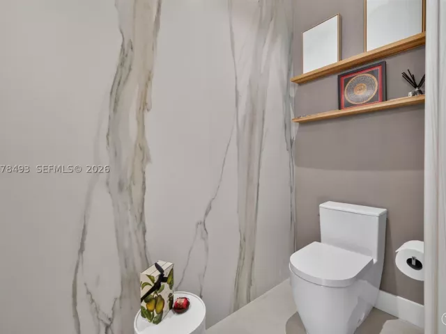 3-bedroom condo for sale in Fort Lauderdale - 920 Intracoastal Dr PH2 - MondialRealty