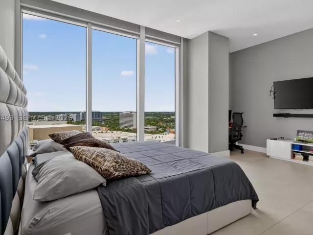 3-bedroom condo for sale in Fort Lauderdale - 920 Intracoastal Dr PH2 - MondialRealty