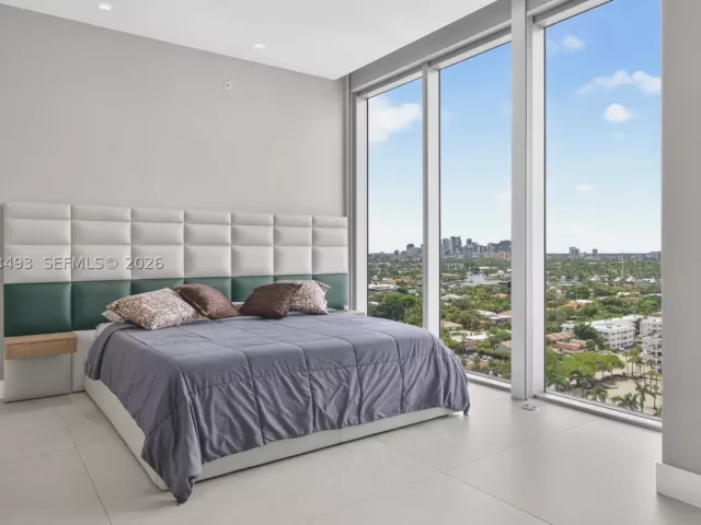 3-bedroom condo for sale in Fort Lauderdale - 920 Intracoastal Dr PH2 - MondialRealty