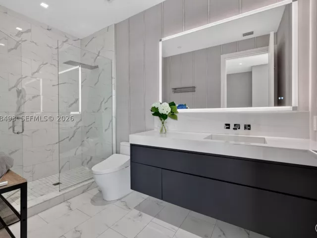 3-bedroom condo for sale in Fort Lauderdale - 920 Intracoastal Dr PH2 - MondialRealty