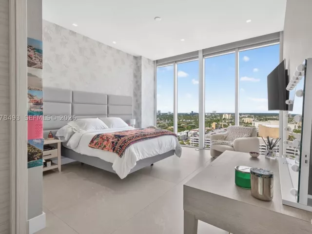 3-bedroom condo for sale in Fort Lauderdale - 920 Intracoastal Dr PH2 - MondialRealty