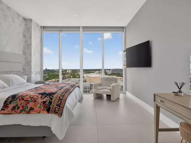 3-bedroom condo for sale in Fort Lauderdale - 920 Intracoastal Dr PH2 - MondialRealty