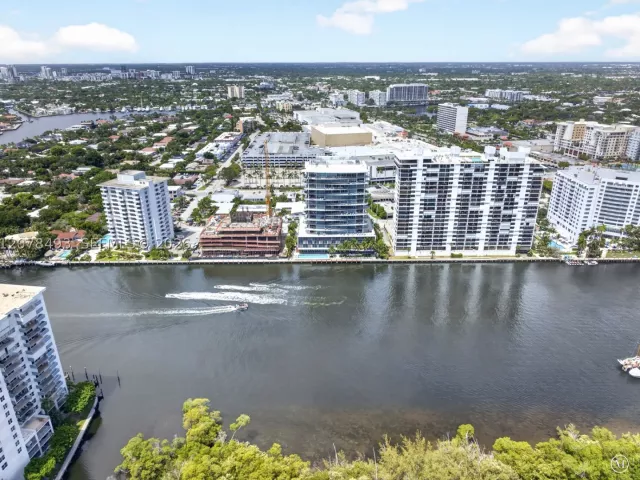 3-bedroom condo for sale in Fort Lauderdale - 920 Intracoastal Dr PH2 - MondialRealty