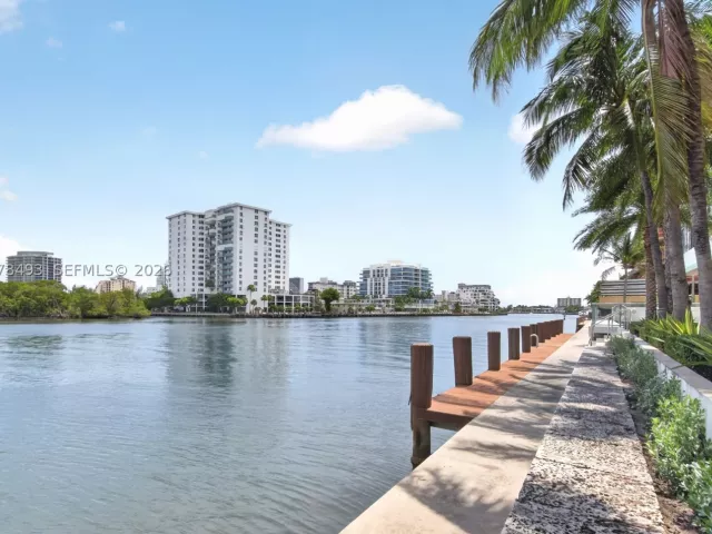 3-bedroom condo for sale in Fort Lauderdale - 920 Intracoastal Dr PH2 - MondialRealty
