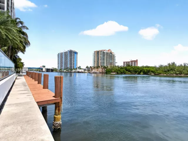 3-bedroom condo for sale in Fort Lauderdale - 920 Intracoastal Dr PH2 - MondialRealty