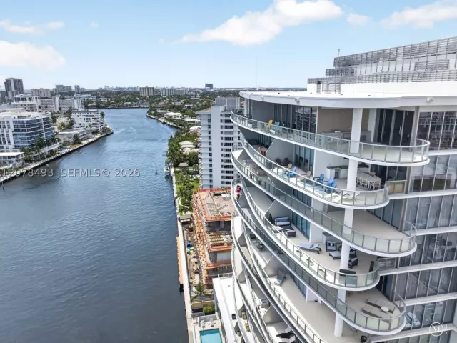 3-bedroom condo for sale in Fort Lauderdale - 920 Intracoastal Dr PH2 - MondialRealty