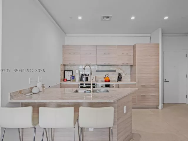 2-bedroom condo for rent in Miami - 1300 S Miami Ave PH5209 - MondialRealty
