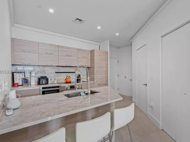 2-bedroom condo for rent in Miami - 1300 S Miami Ave PH5209 - MondialRealty