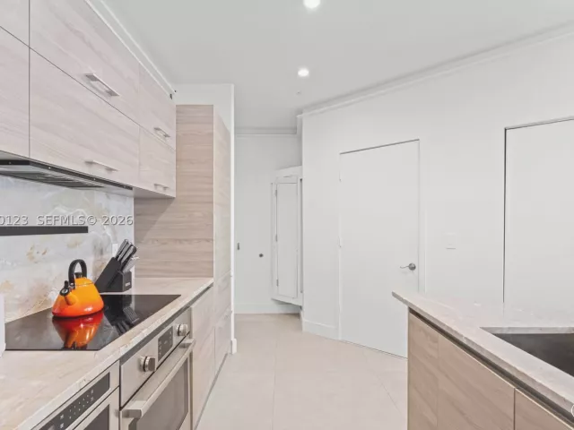 2-bedroom condo for rent in Miami - 1300 S Miami Ave PH5209 - MondialRealty