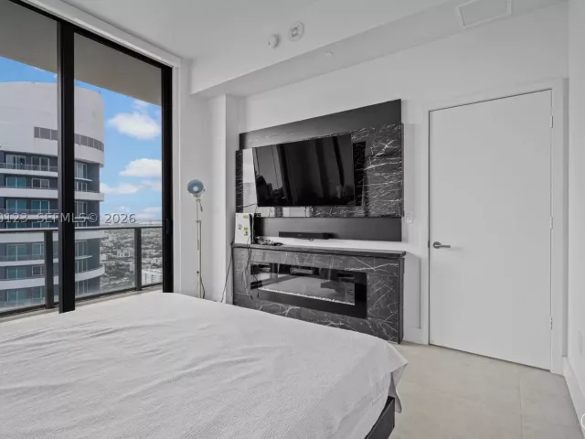 2-bedroom condo for rent in Miami - 1300 S Miami Ave PH5209 - MondialRealty