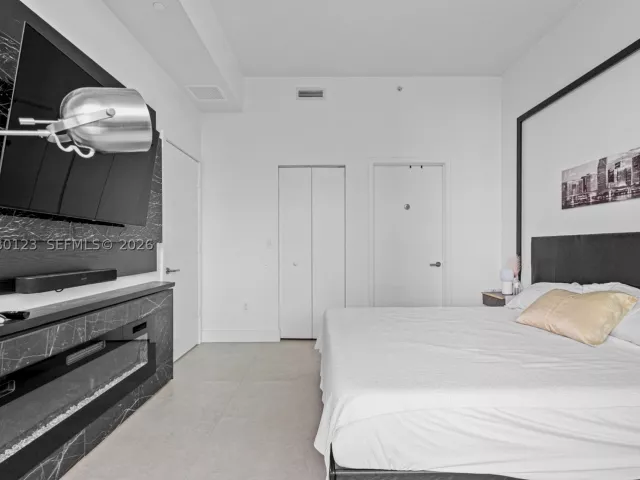 2-bedroom condo for rent in Miami - 1300 S Miami Ave PH5209 - MondialRealty
