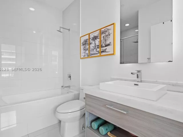 2-bedroom condo for rent in Miami - 1300 S Miami Ave PH5209 - MondialRealty