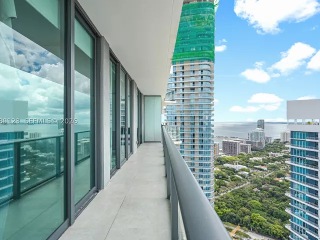 2-bedroom condo for rent in Miami - 1300 S Miami Ave PH5209 - MondialRealty