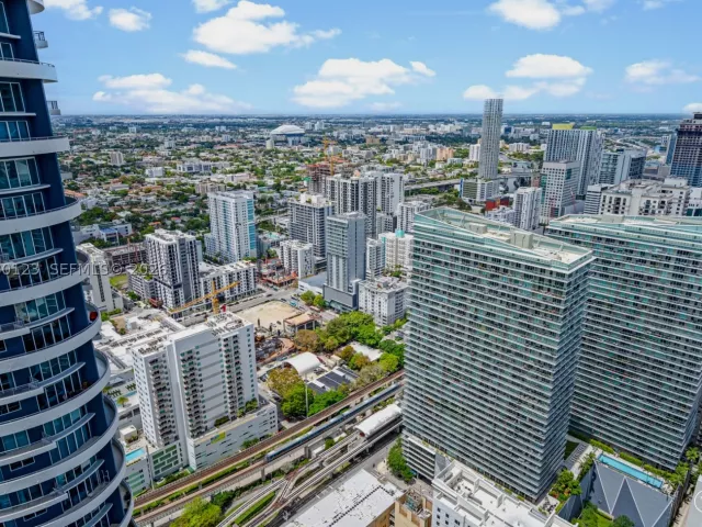 2-bedroom condo for rent in Miami - 1300 S Miami Ave PH5209 - MondialRealty