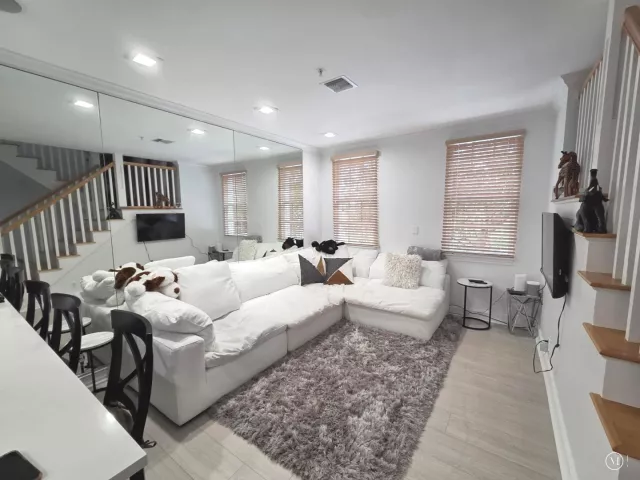 2-bedroom home for sale in Delray Beach - 75 NE 5TH Avenue M - MondialRealty