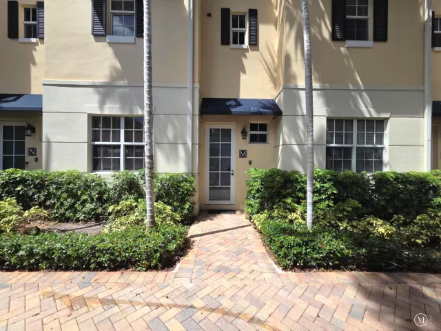 2-bedroom home for sale in Delray Beach - 75 NE 5TH Avenue M - MondialRealty