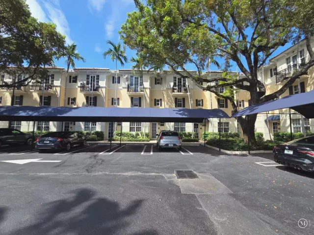 2-bedroom home for sale in Delray Beach - 75 NE 5TH Avenue M - MondialRealty
