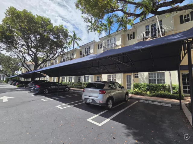2-bedroom home for sale in Delray Beach - 75 NE 5TH Avenue M - MondialRealty