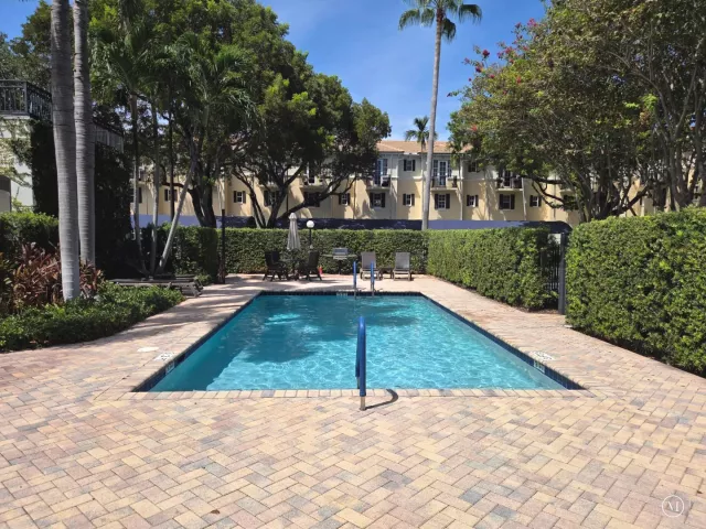 2-bedroom home for sale in Delray Beach - 75 NE 5TH Avenue M - MondialRealty