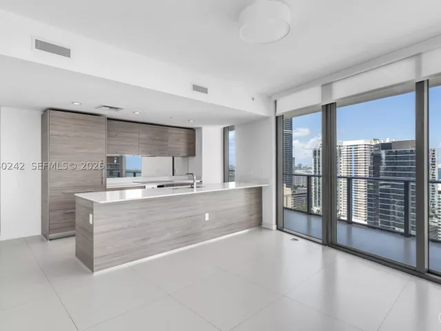 3-bedroom condo for rent in Miami - 1300 S Miami Ave 2905 - MondialRealty