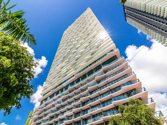 3-bedroom condo for rent in Miami - 1300 S Miami Ave 2905 - MondialRealty