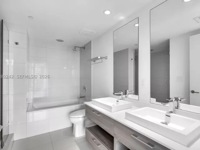 3-bedroom condo for rent in Miami - 1300 S Miami Ave 2905 - MondialRealty