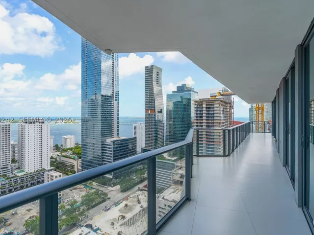 3-bedroom condo for rent in Miami - 1300 S Miami Ave 2905 - MondialRealty