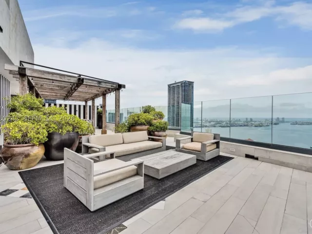 3-bedroom condo for rent in Miami - 1300 S Miami Ave 2905 - MondialRealty