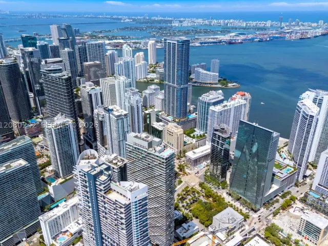 3-bedroom condo for rent in Miami - 1300 S Miami Ave 2905 - MondialRealty