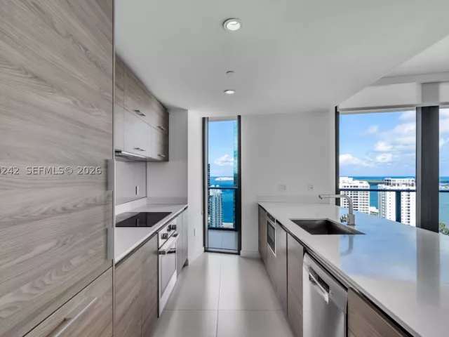 3-bedroom condo for rent in Miami - 1300 S Miami Ave 2905 - MondialRealty