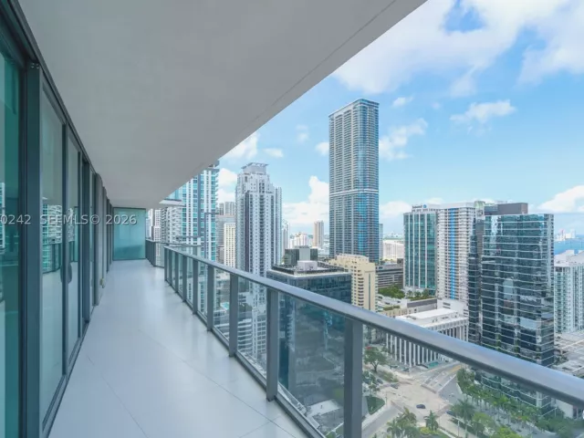 3-bedroom condo for rent in Miami - 1300 S Miami Ave 2905 - MondialRealty