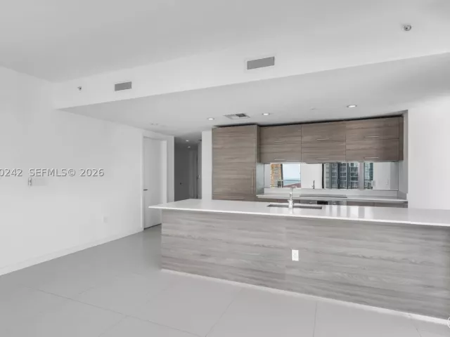3-bedroom condo for rent in Miami - 1300 S Miami Ave 2905 - MondialRealty