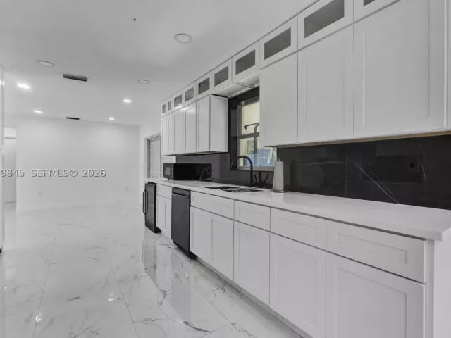 3-bedroom home for sale in Miami Gardens - 860 NW 207th St - MondialRealty