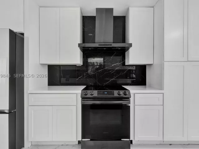 3-bedroom home for sale in Miami Gardens - 860 NW 207th St - MondialRealty
