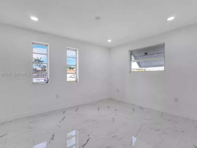 3-bedroom home for sale in Miami Gardens - 860 NW 207th St - MondialRealty