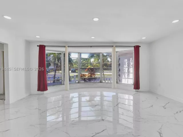 3-bedroom home for sale in Miami Gardens - 860 NW 207th St - MondialRealty