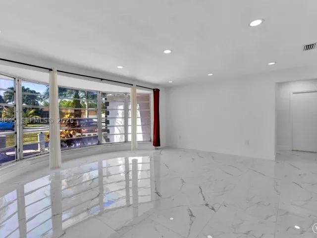 3-bedroom home for sale in Miami Gardens - 860 NW 207th St - MondialRealty